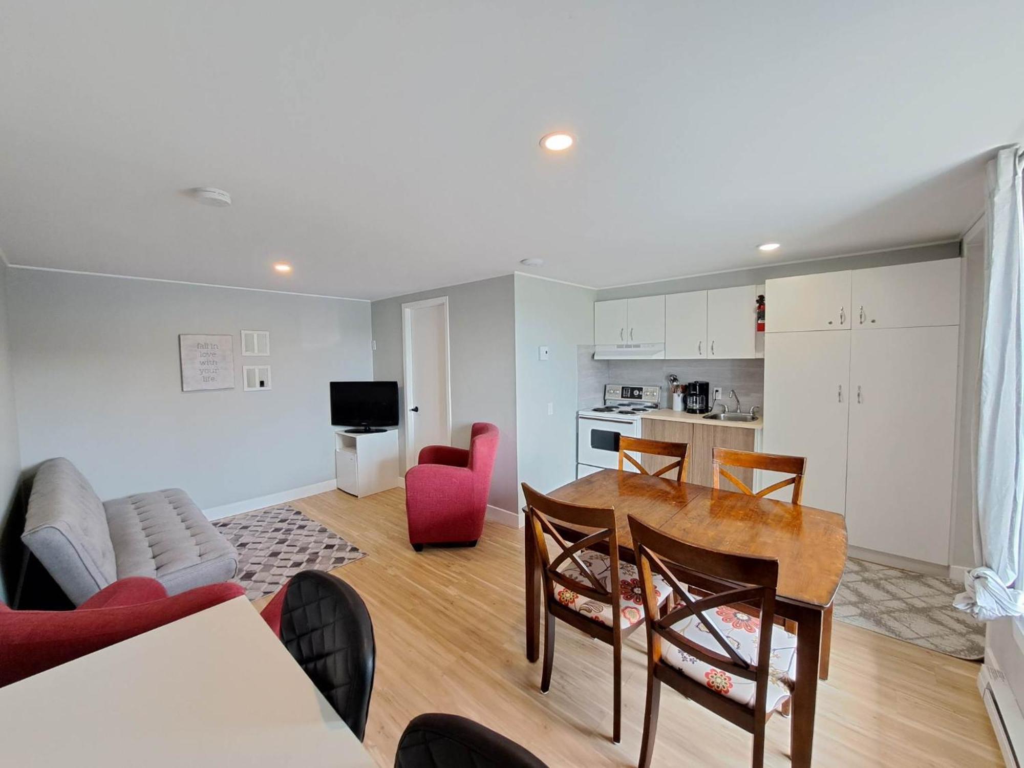 Appartement Habitations Zenith à Sainte-Anne-de-Beaupré Extérieur photo