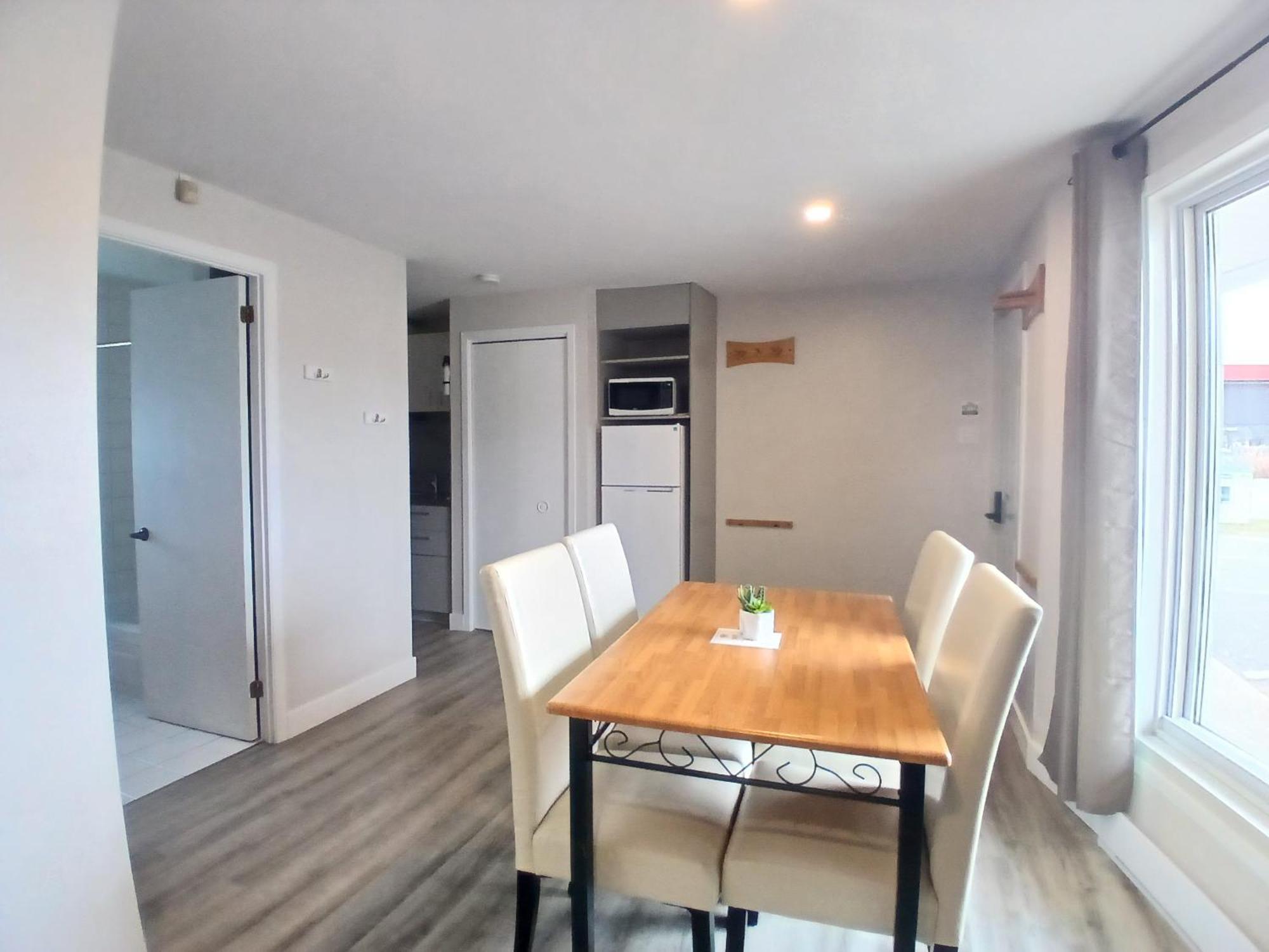 Appartement Habitations Zenith à Sainte-Anne-de-Beaupré Extérieur photo